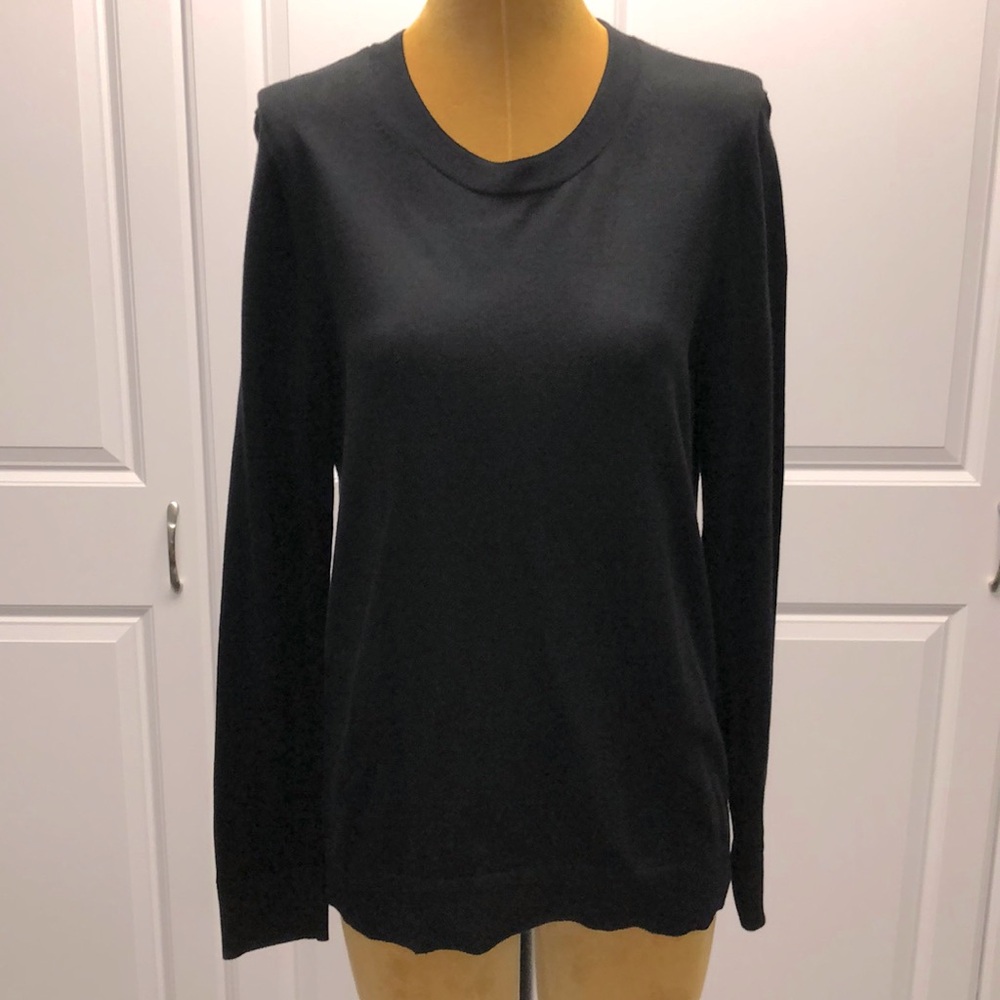Women’s Banana Republic black long sleeve sweater